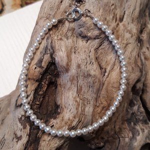 Simple Pearl Bracelet